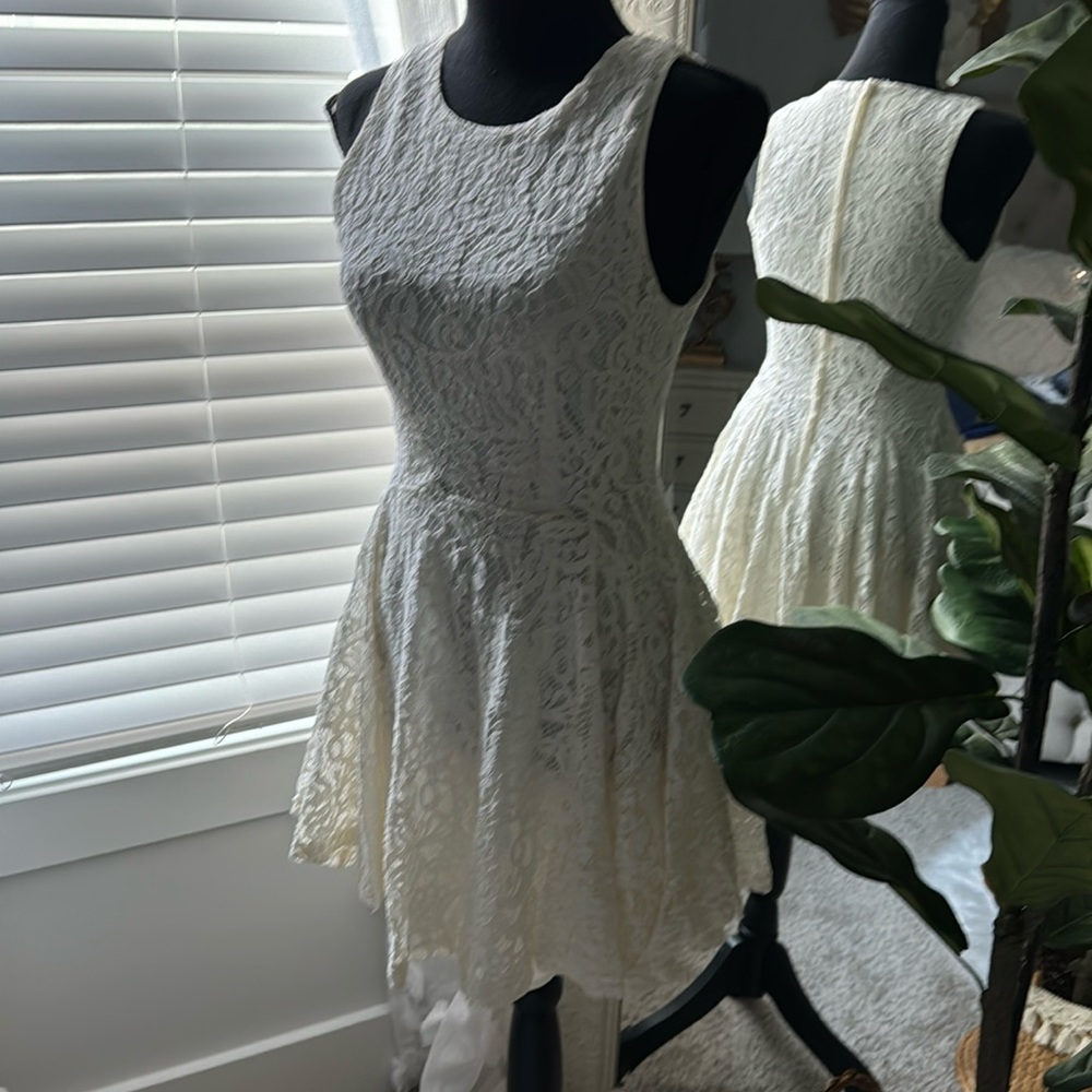 Women’s sleeves dress